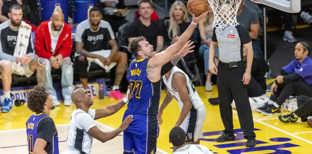 Los Angeles Lakers – Houston Rockets : Tipovi